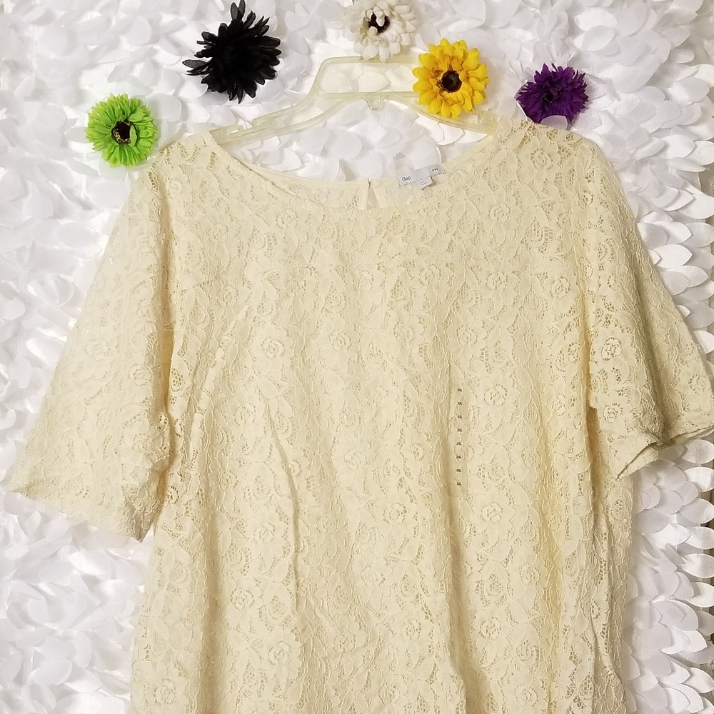 NWOT Gap Lace Short Sleeve Top